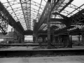 Bay platform with railing-around subway steps